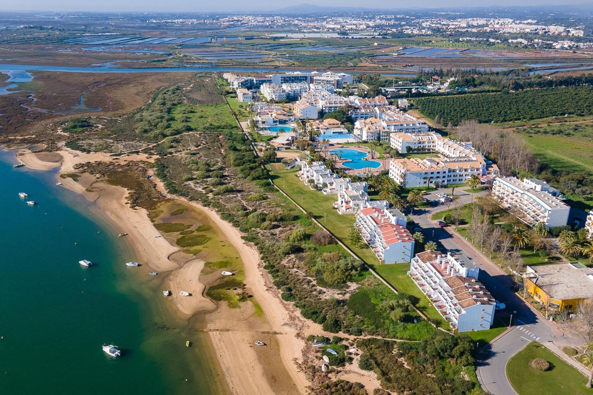 Golden 1 Bdr Flat W/ Balcony & Pool By Lovelystay Cabanas De Tavira Bagian luar foto